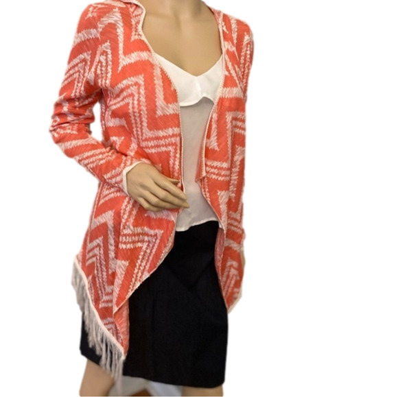 BWT PINK AND WHITE HOODED SHAW SWEATER‎ - Picture 1 of 9